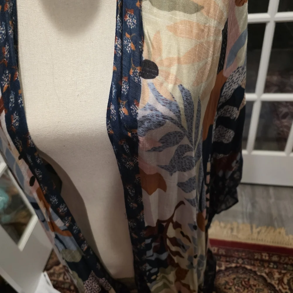 Avenue Zoe Viscose Scarf Cape Shawl.  Floral pattern - Picture 7 of 7